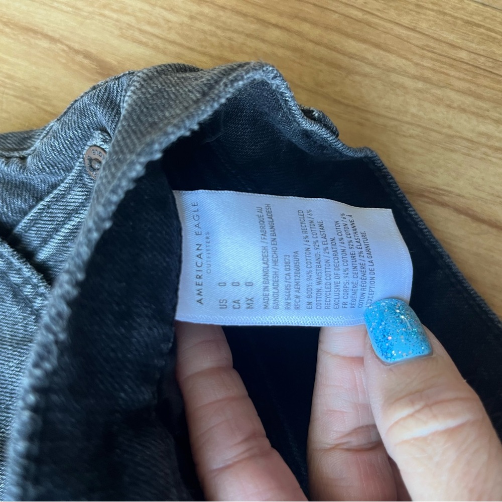New AMERICAN EAGLE HIGHEST RISE 90’S BOYFRIEND SHORTS DISTRESSED FRAY BLACK JEAN - Picture 9 of 9